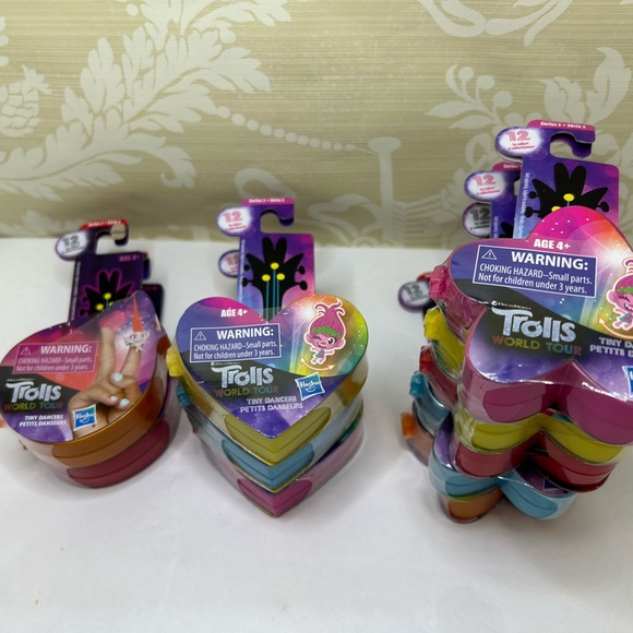 Trolls Dereamworks World Tour Tiny Dancers And Book - Picture 6 of 6